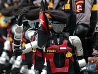 Gaya Robot Polisi di Monas Bikin HUT Bhayangkara ke-79 Meriah