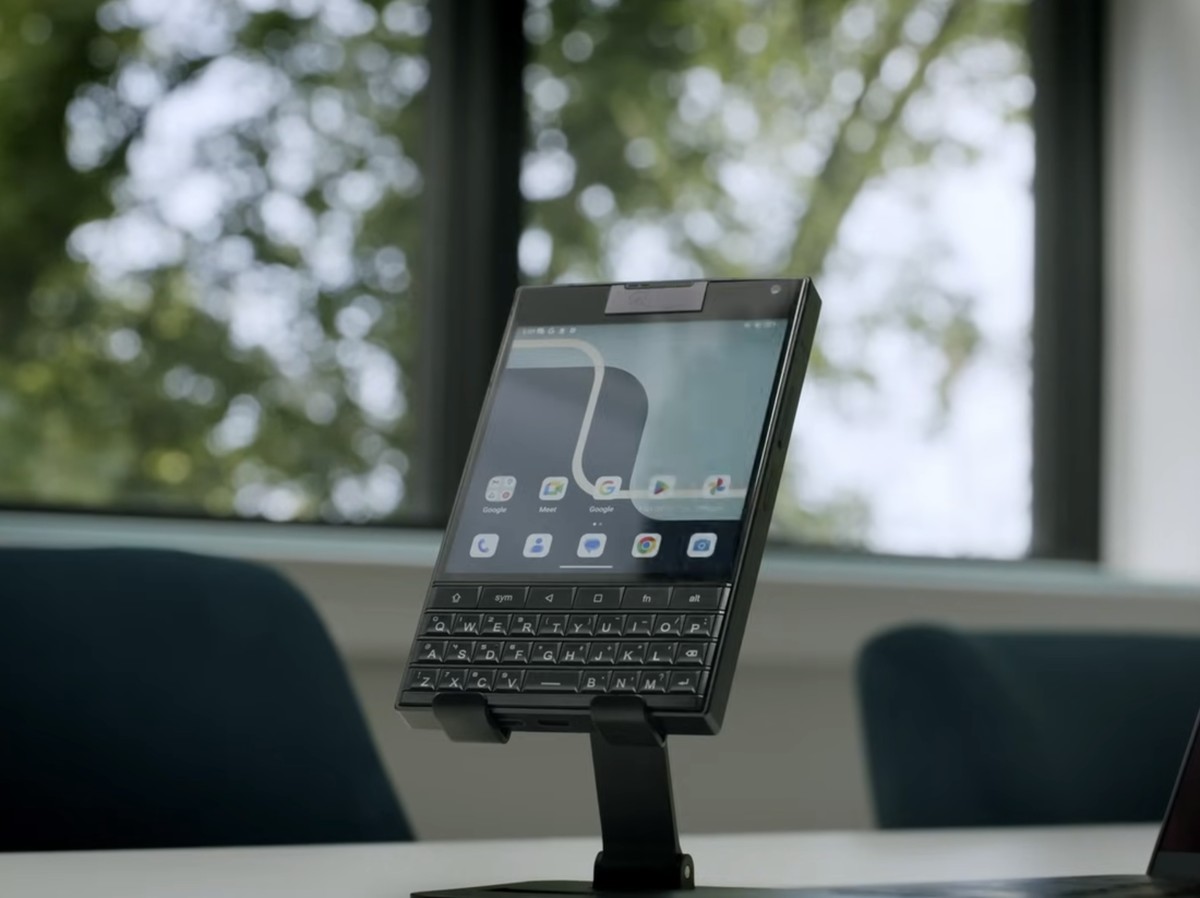 BlackBerry Hidup Kembali dengan Ponsel Android dan Keyboard Fisik Klasik