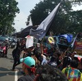 Penampakan Jalan Medan Merdeka Selatan Dikepung Truk, Lalin Lumpuh