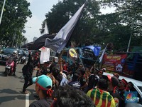 Penampakan Jalan Medan Merdeka Selatan Dikepung Truk, Lalin Lumpuh