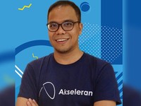 OJK Sanksi Akseleran, Ini Profil Bosnya