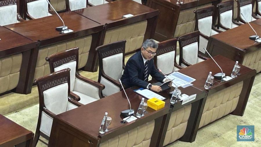Dua Calon ADK Wakil Ketua DK LPS, Doddy Zulverdi di Fit and Proper Test Komisi XI DPR RI. (CNBC Indonesia/Firda Dwi Muliawati)