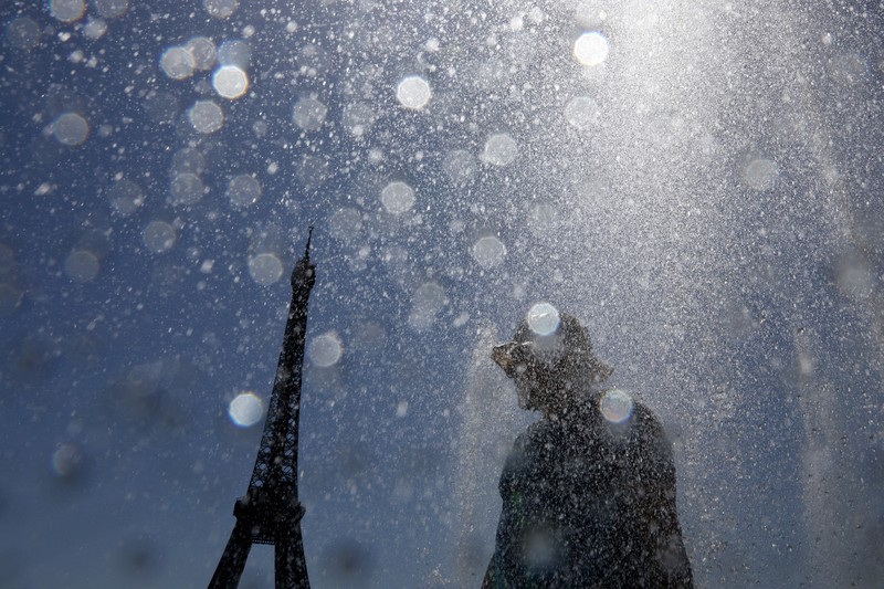 Gelombang panas ekstrem melanda Prancis, Selasa (1/7/2025). (REUTERS/Tom Nicholson)