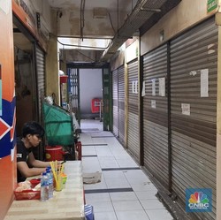 Pasar Kramat Jati Sepi, Banyak Kios Tutup-Pembeli Satu per Satu Hilang