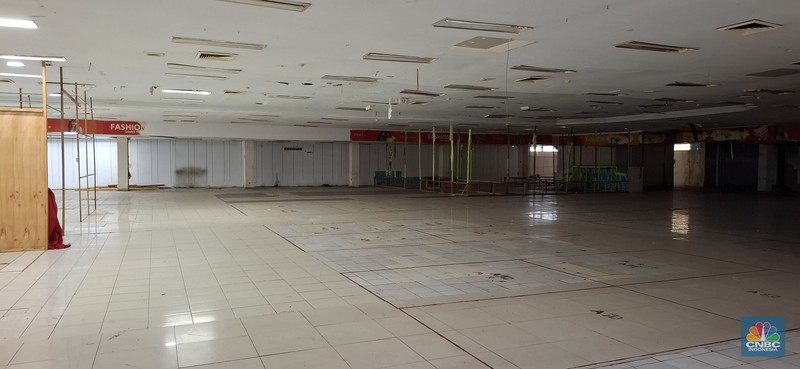 Kondisi Pasar Kramat Jati Jakarta Timur pun tak luput diterpa sepinya pelanggan, pada Selasa (1/7/2025). Kondisi Pasar Kramat Jati Jakarta Timur pun tak luput diterpa sepinya pelanggan, pada Selasa (1/7/2025). (CNBC Indonesia/Chandra Dwi Pranata)