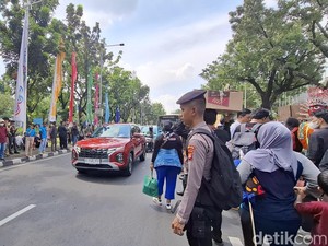 Jaringan Rakyat Miskin Kota Demo di Depan Balkot Jakarta, Lalin Macet