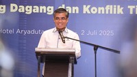 Menaker Minta Masyarakat Tak Perlu Kabur ke Luar Negeri