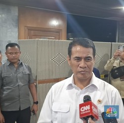Mentan Amran Kasih Bukti ke DPR Stok Beras RI Aman
