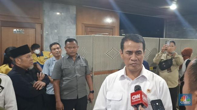 Mentan Amran Kasih Bukti ke DPR Stok Beras RI Aman