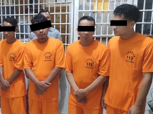 Penampakan 7 Tersangka Perusakan Rumah di Sukabumi Berbaju Tahanan