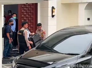 Geledah Rumah Kepala Dinas PUPR Sumut Nonaktif 7 Jam, KPK Bawa 3 Koper