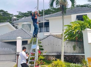 KPK Cek CCTV saat Geledah Rumah Kadis PUPR Sumut Nonaktif di Medan
