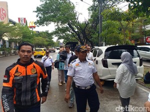 Parkir Liar di Depan MP Makin Bandel, Dishub Makassar Kaji Bikin Pos di Lokasi