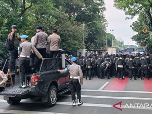 Blokade Jalan, Demo Ratusan Sopir Truk di Sekitar Kemenhub Dibubarkan