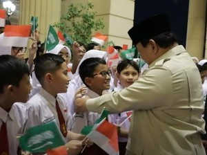 Momen Hangat Prabowo Sapa-Beri Pesan untuk Murid SD Indonesia di Jeddah