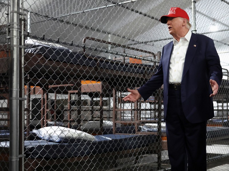 Presiden Amerika Serikat Donald Trump perintahkan Biro Pemasyarakatan Federal untuk membangun dan membuka kembali penjara Pulau Alcatraz yang terkenal 'angker' di AS. (REUTERS/Evelyn Hockstein)
