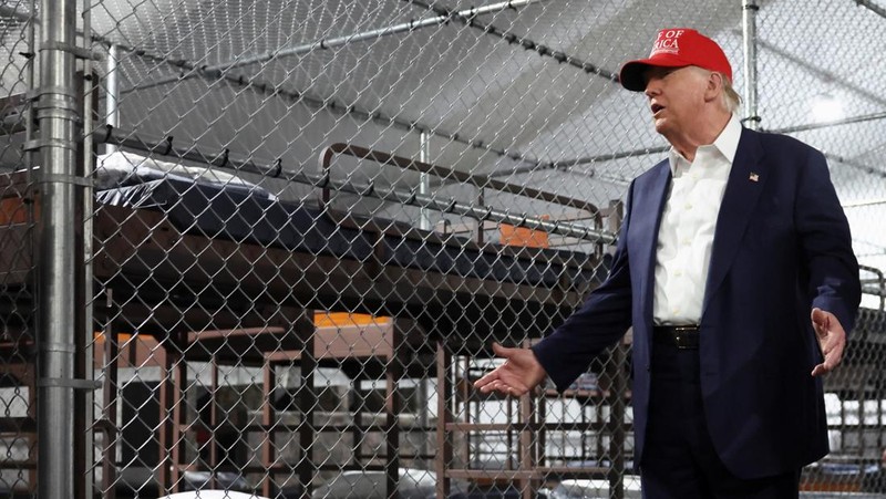 Presiden Amerika Serikat Donald Trump perintahkan Biro Pemasyarakatan Federal untuk membangun dan membuka kembali penjara Pulau Alcatraz yang terkenal 'angker' di AS. (REUTERS/Evelyn Hockstein)