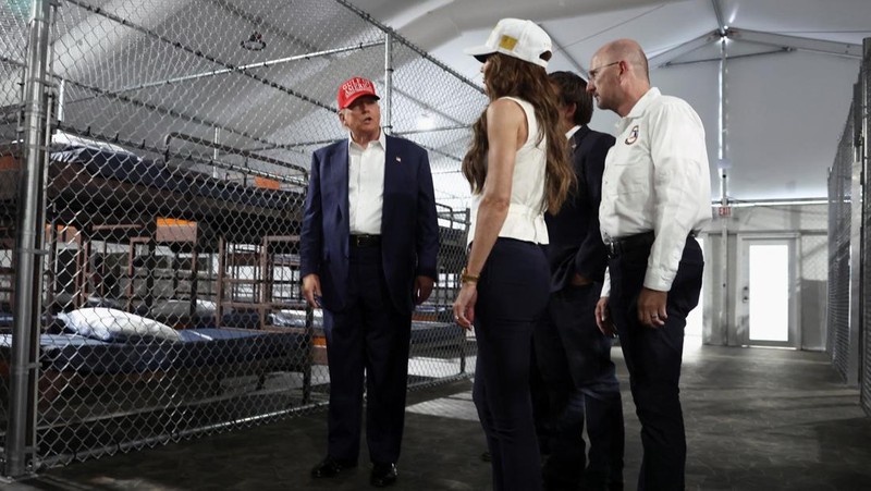 Presiden Amerika Serikat Donald Trump perintahkan Biro Pemasyarakatan Federal untuk membangun dan membuka kembali penjara Pulau Alcatraz yang terkenal 'angker' di AS. (REUTERS/Evelyn Hockstein)