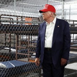 Trump Teken Surat Tawaran Negosiasi Tarif untuk 12 Negara