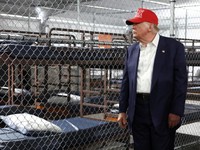 Trump Teken Surat Tawaran Negosiasi Tarif untuk 12 Negara