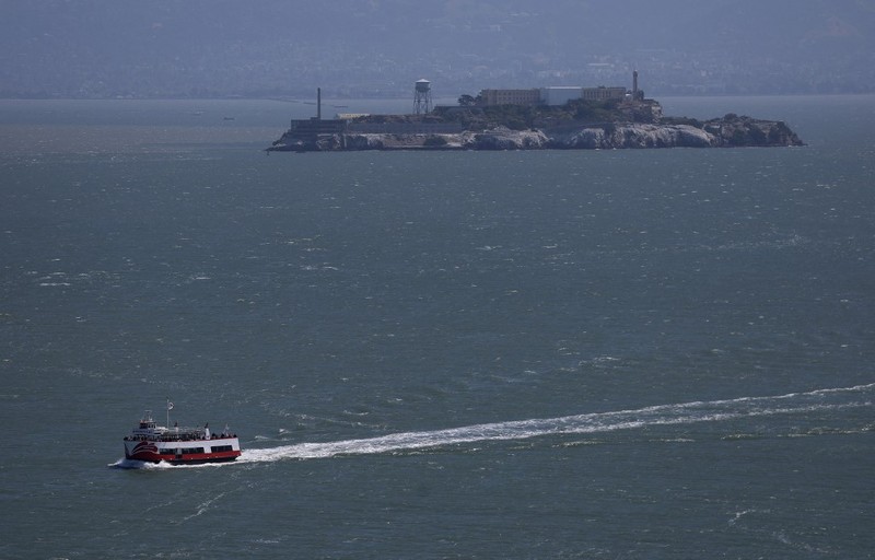 Presiden Amerika Serikat Donald Trump perintahkan Biro Pemasyarakatan Federal untuk membangun dan membuka kembali penjara Pulau Alcatraz yang terkenal 'angker' di AS. (REUTERS/Evelyn Hockstein)