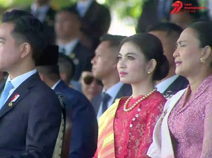 Gaya Selvi Ananda Dampingi Suami di Upacara HUT Bhayangkara, Berkebaya Pink