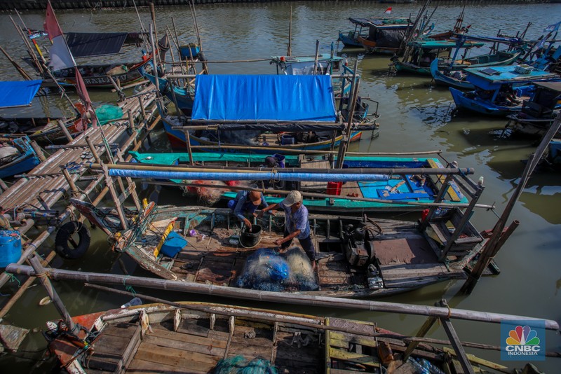 Suasana aktivitas warga di dekat tanggul laut Dadap, Kabupaten Tangerang, Banten, Rabu (2/7/2025). Suasana aktivitas warga di dekat tanggul laut Dadap, Kabupaten Tangerang, Banten, Rabu (2/7/2025). (CNBC Indonesia/Faisal Rahman)