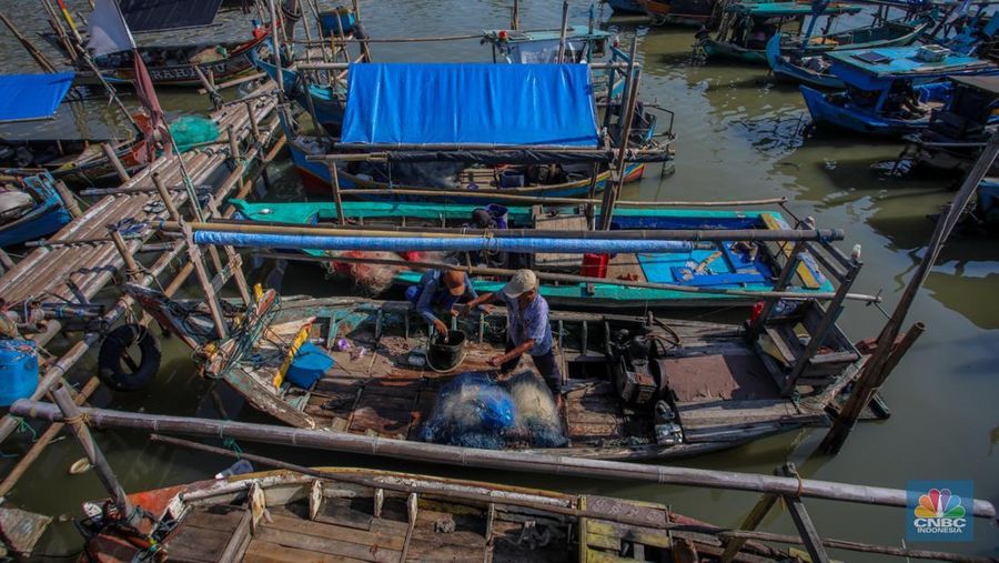 Suasana aktivitas warga di dekat tanggul laut Dadap, Kabupaten Tangerang, Banten, Rabu (2/7/2025). Suasana aktivitas warga di dekat tanggul laut Dadap, Kabupaten Tangerang, Banten, Rabu (2/7/2025). (CNBC Indonesia/Faisal Rahman)