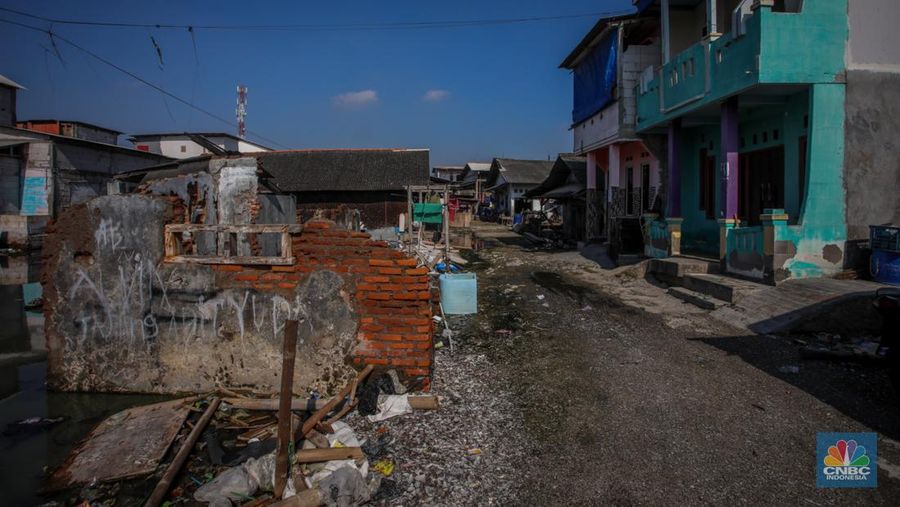 Foto: Suasana aktivitas warga di dekat tanggul laut Dadap, Kabupaten Tangerang, Banten, beberapa waktu lalu. (CNBC Indonesia/Faisal Rahman)