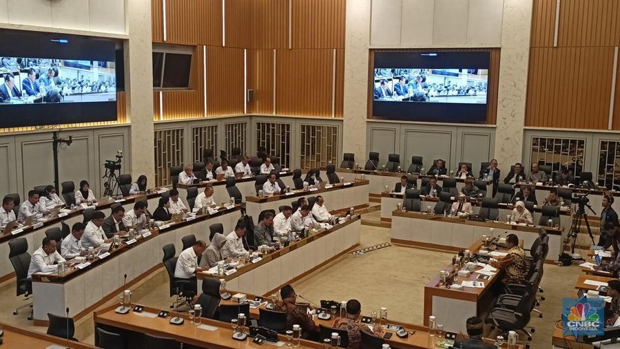 Suasana rapat kerja dengan Komisi IV DPR RI, Rabu (2/7/2025). (CNBC Indonesia/Ferry Sandi)