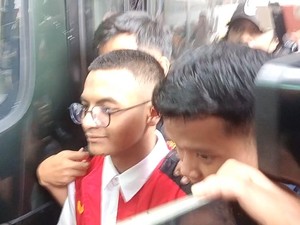 Vadel Badjideh Tampil Beda Jelang Dengar Kesaksian Nikita Mirzani dan LM