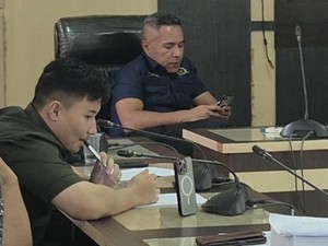 Viral Anggota DPRD Kendari Nge-vape Saat Rapat Bareng Korban PHK