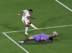 Momen Gemilang Yassine Bounou Berujung Saves di Luar Nalar