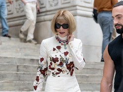 Anna Wintour Tampil Perdana di Depan Publik Setelah Mundur dari Vogue Anna Wintour Tampil Perdana di Depan Publik Setelah Mundur dari Vogue