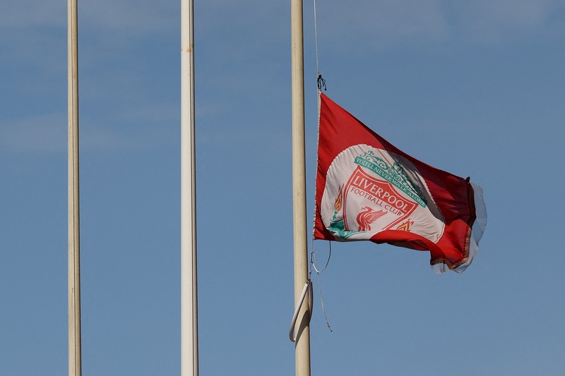 Fans Liverpool mulai berdatangan ke Anfield pada Kamis (3/7/2025). Mereka menebar karangan bunga di sekitar Anfield sebagai bentuk belasungkawa atas meninggalnya Diogo Jota. (REUTERS/Temilade Adelaja) Fans Liverpool mulai berdatangan ke Anfield pada Kamis (3/7/2025). Mereka menebar karangan bunga di sekitar Anfield sebagai bentuk belasungkawa atas meninggalnya Diogo Jota. (REUTERS/Temilade Adelaja)