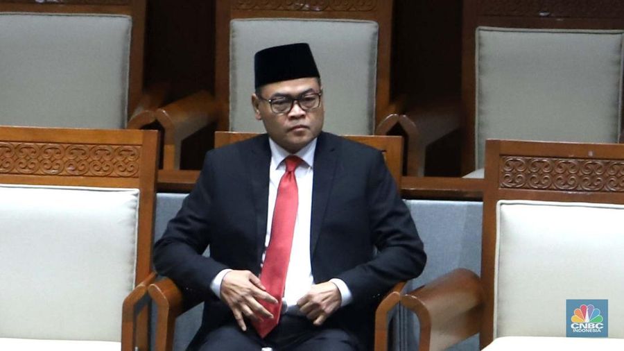 Deputi Gubernur Bank Indonesia periode 2025-2030  Ricky Perdana Gozali  Rapat Paripurna ke-22 DPR RI Masa Persidangan IV tahun Sidang 2024/2025 di Kompleks Parlemen, Senayan, Jakarta, Kamis (3/7/2025). (CNBC Indonesia/Muhammad Sabki)