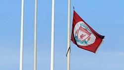 Bendera Setengah Tiang Liverpool