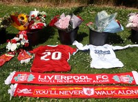 Mengenang Diogo Jota, Fans Liverpool Penuhi Anfield dengan Bunga