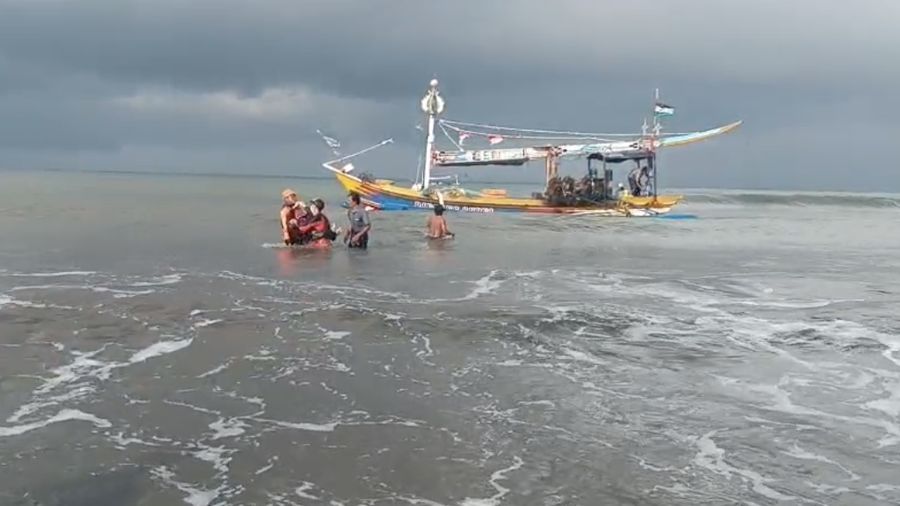 Kapal KMP Tunu Pratama Jaya tenggelam di Selat Bali, Rabu (2/7/2025) pukul 23.35 WIB. (Dok. Basarnas)