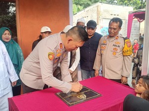 Polres Bogor Bantu Renovasi Rumah Warga Ambruk Diterjang Angin Kencang