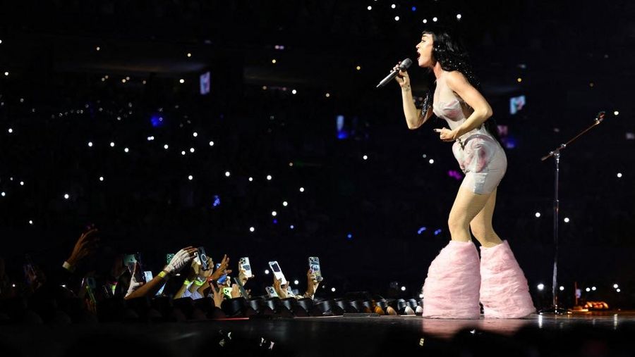 Katy Perry tampil di atas panggung selama Katy Perry The Lifetimes Tour 2025 di CDMX Arena pada tanggal 23 April 2025 di Mexico City, Meksiko. (Theo Wargo/Getty Images for Katy Perry/AFP)
