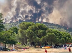 Kebakaran Besar Hanguskan Pulau Kreta: 1.500 Warga dan Turis Dievakuasi