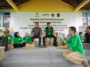 Kemensos Berdayakan 50 KPM di Kulon Progo Lewat Kerajinan Pelepah Pisang