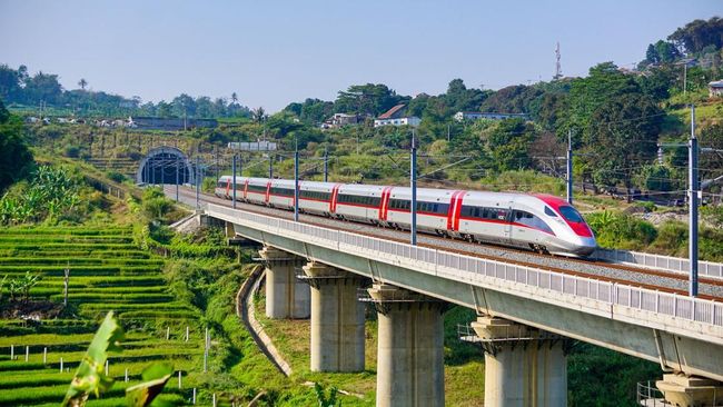 Menhub Beri Kabar Terbaru Nasib Proyek Kereta Cepat Jakarta-Surabaya
