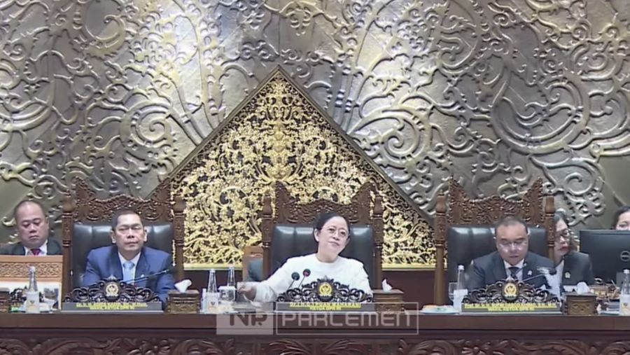 Ketua DPR RI, Puan Maharani (tengah) saat memimpin Rapat Paripurna DPR RI ke-22 Masa Persidangan IV Tahun Sidang 2024-2025. (Tangkapan Layar Youtube DPR RI)