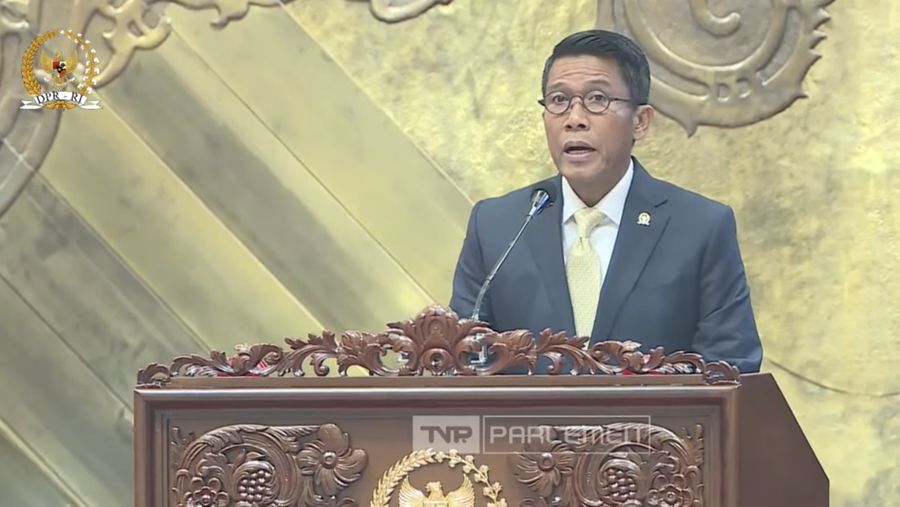 Ketua Komisi XI DPR RI, Mukhamad Misbakhun saat membacakan laporan DPR RI dalam Rapat Paripurna DPR RI ke-22 Masa Persidangan IV Tahun Sidang 2024-2025. (Tangkapan Layar Youtube DPR RI)
