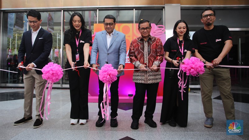 Pengunjung memadati event kecantikan Jakarta X Beauty 2025 di Jakarta International Convention Center (JICC), Jakarta, Kamis (3/7/2025). (CNBC Indonesia/Faisal Rahman)