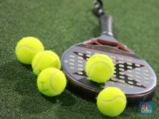 Komunis Bermain Padel