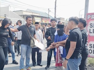 Sujito Diteriaki Iblis Saat Rekonstruksi Pembunuhan Tetangganya