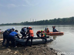 48 Personel Cari Pemuda Terjun Sungai Brantas Dam Rolak Songo Mojokerto
